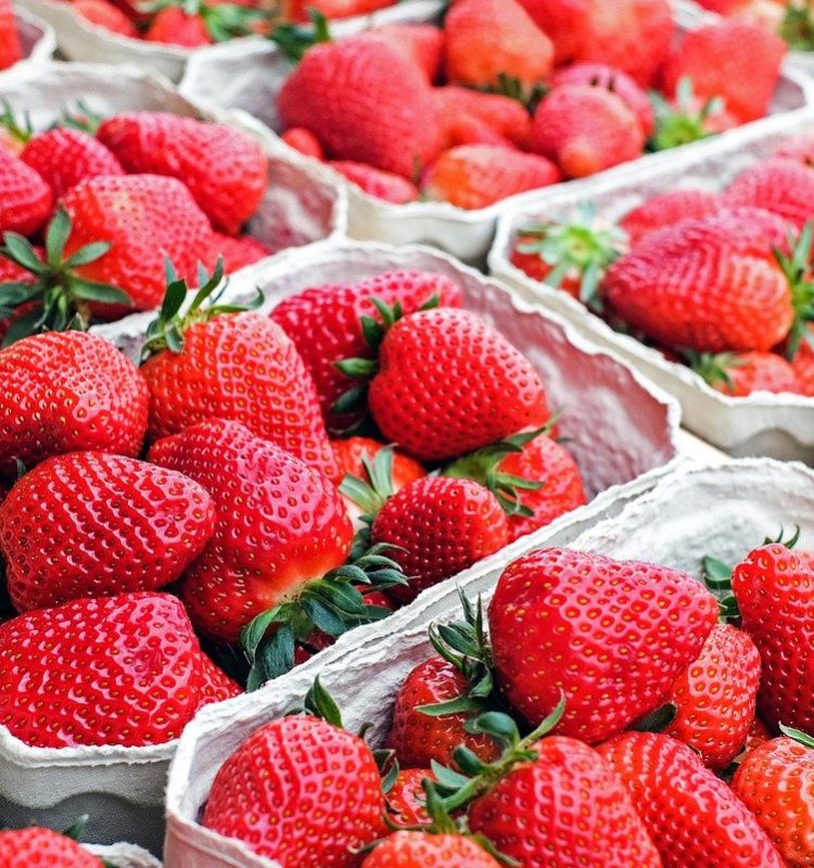 strawberries-fruit-market-1350482